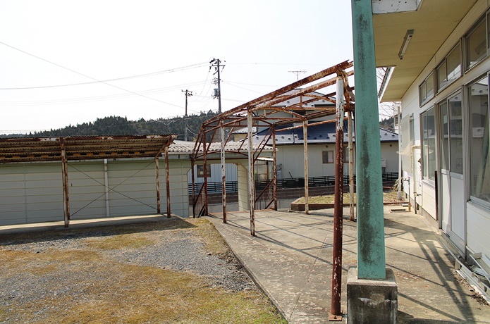 細倉マインパーク駅前跡　　駅舎　連絡路