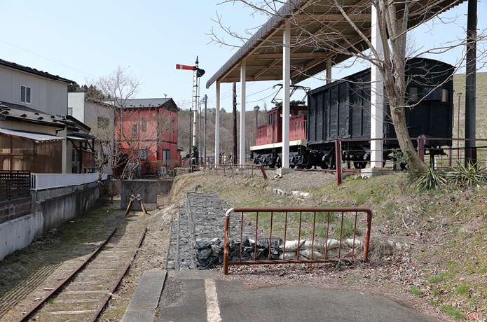 細倉マインパーク駅前　細倉鉱山駅方面