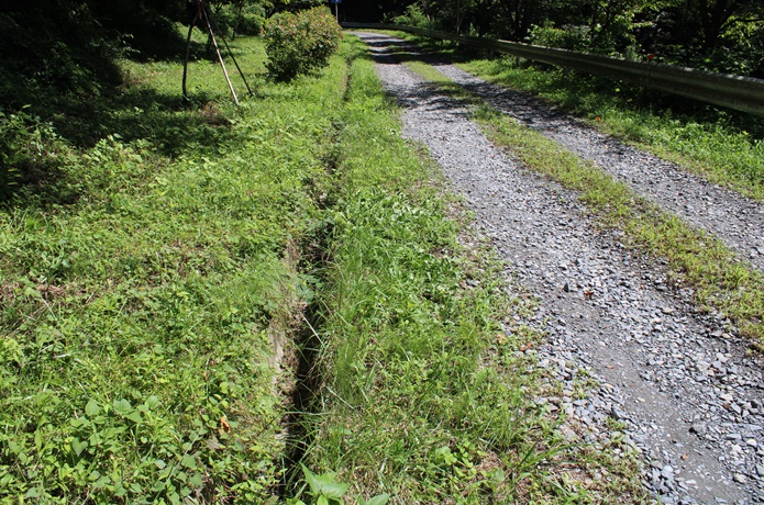 トヤケ森山 登山道の側溝