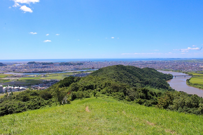 トヤケ森山山頂からのぞむ石巻市