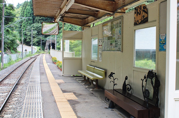 あぶくま駅 ホーム　ベンチ