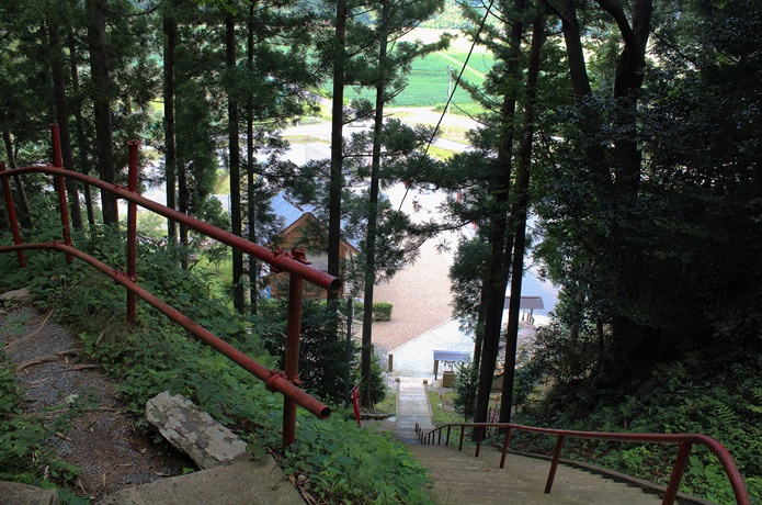 釣石神社　階段から見下ろす