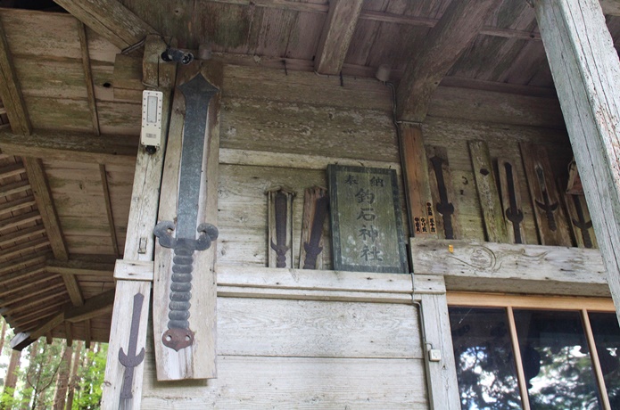 釣石神社　社殿　剣