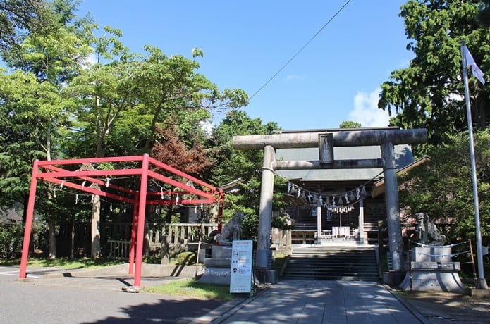 鳥屋神社　境内