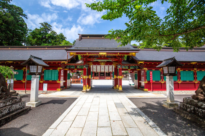 鹽竈神社の門と参道