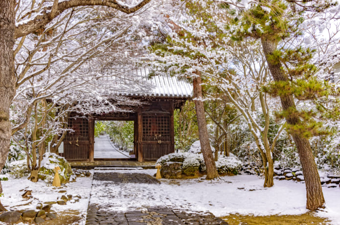 雪が積もった曹洞宗金剛宝山輪王寺