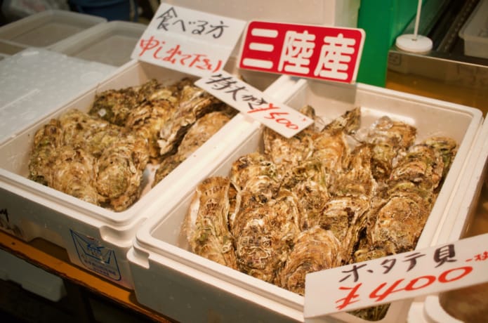 市場で売られている牡蠣