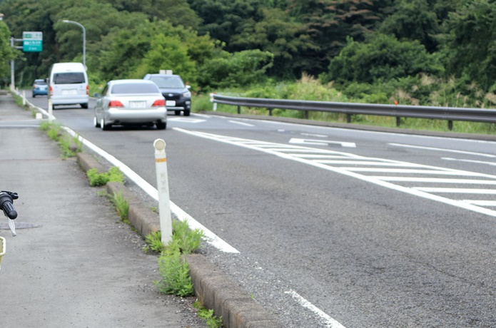 松島エリアの中心地から無料駐車場までの上り坂