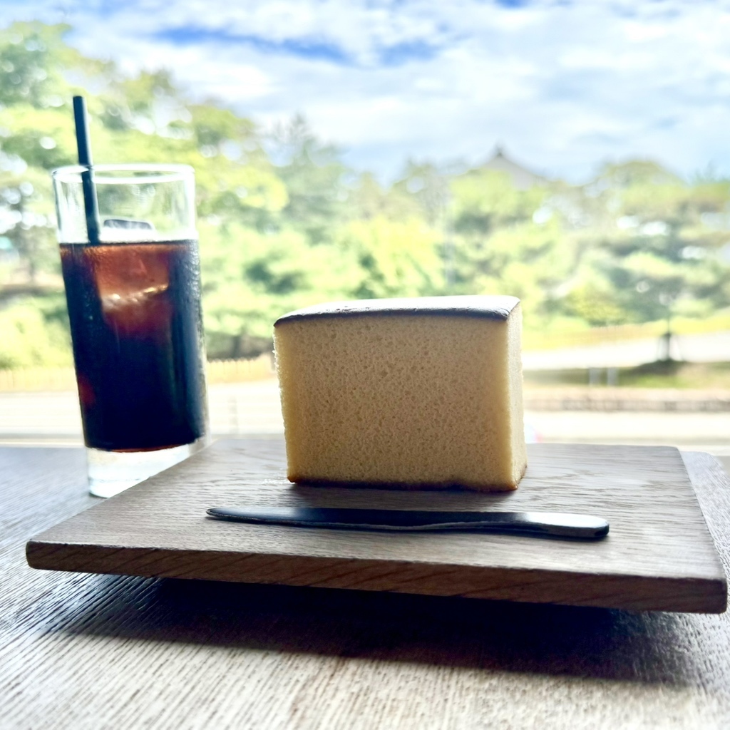 松華堂菓子店で提供されているカステラセット