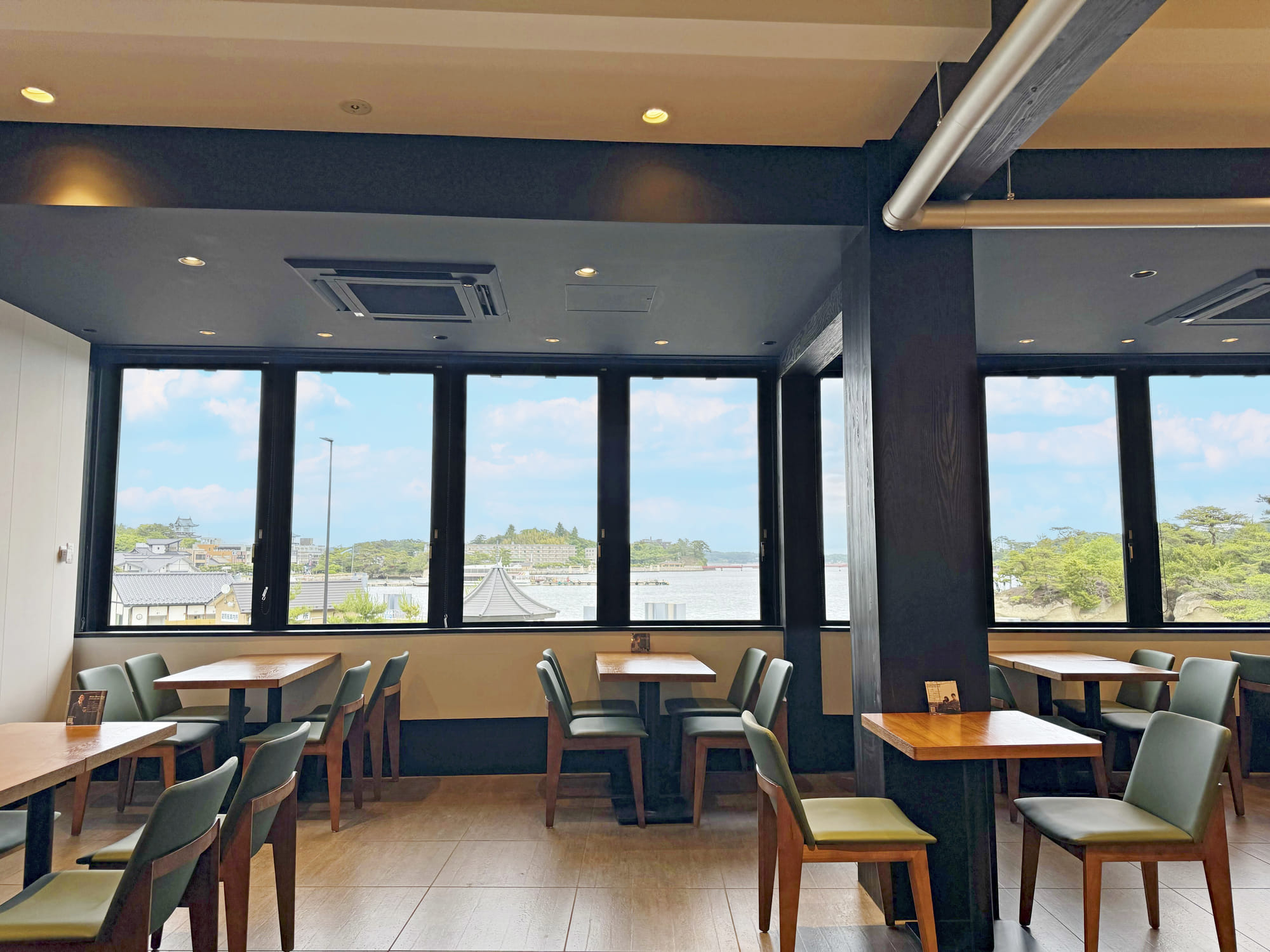 タリーズコーヒー ハーバーテラス松島離宮店のテラスの2階席