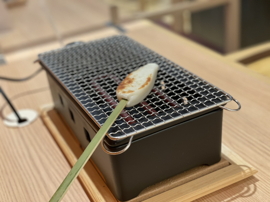 茶屋勘右衛門の「笹かまの手焼き体験」