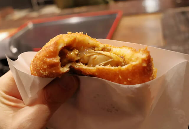 パンセ松島店牡蠣カレーパン