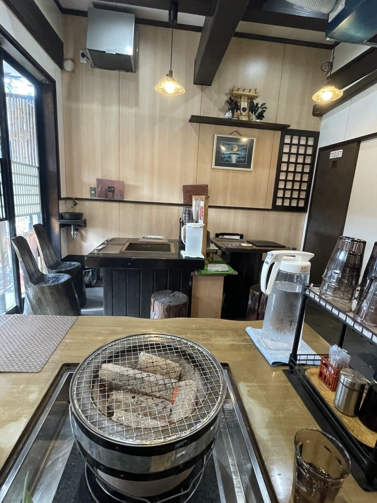 赤間精肉店内観