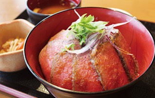元気食堂のローストホエール丼