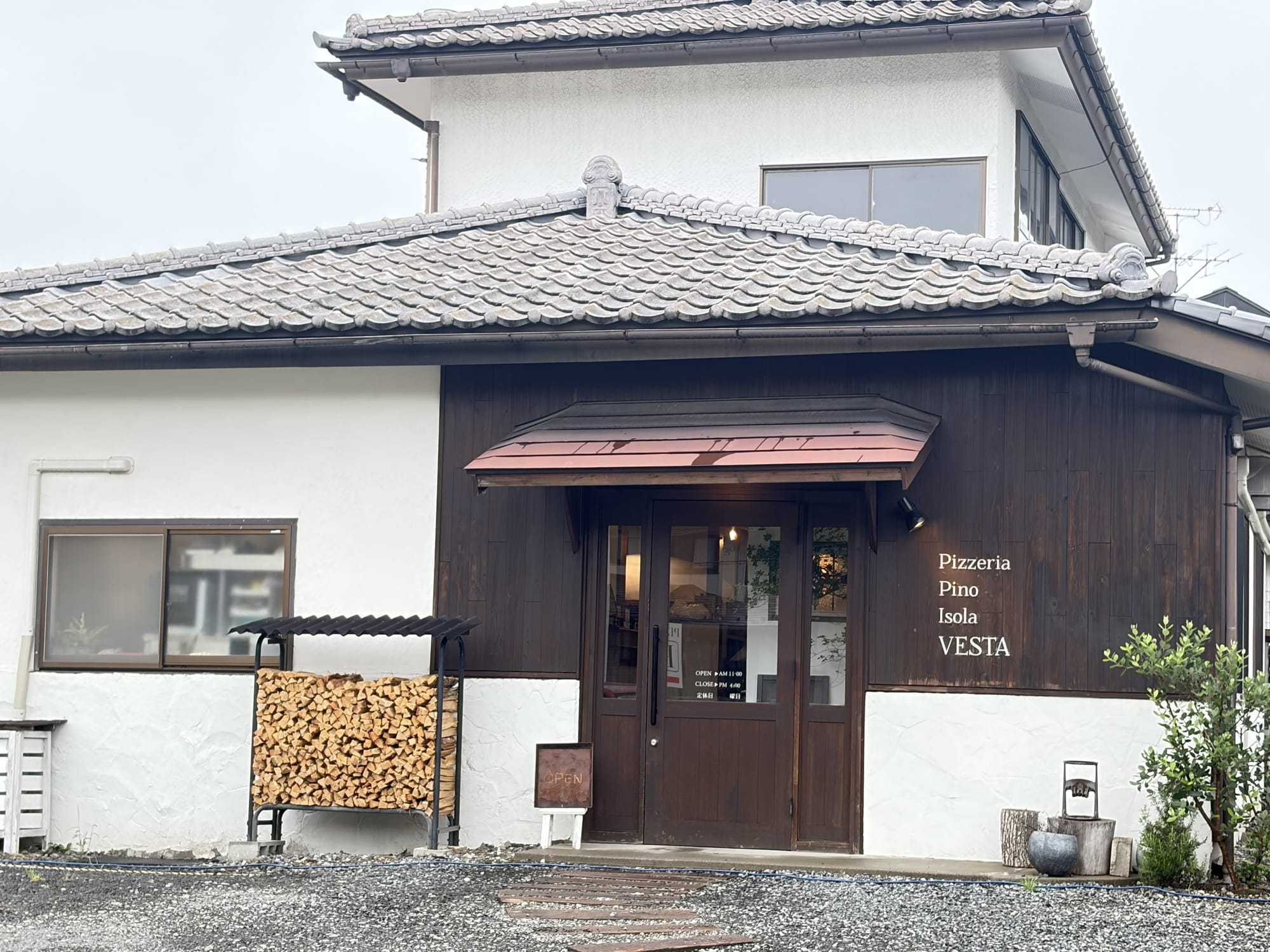 Pizzeria Pino Isola VESTAの外観