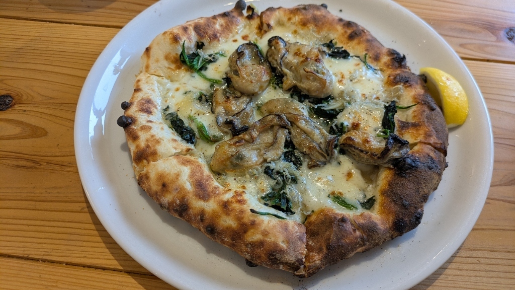 Pizzeria Pino Isola VESTAの牡蠣ピッツァ